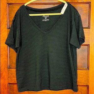 Victoria’s Secret - Boxy V Neck T- Shirt - Black & Gray - M